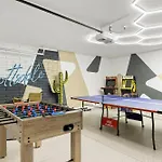 Stylish Home W Hot Tub, Heated Pool & Game Room